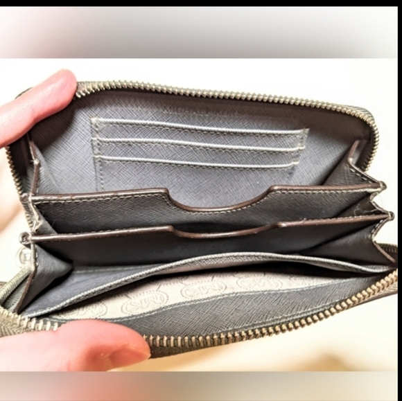 Michael Kors Gray Snake Print pebbled zip Wallet - Picture 5 of 12